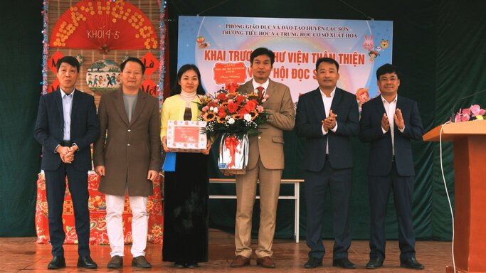 Xuat Hoa Primary and Secondary School (Lac Son district, Hoa Binh province) has applied the Friendly Library model, suitable for the goal of developing students' capacity and qualities according to the 2018 General Education Program.