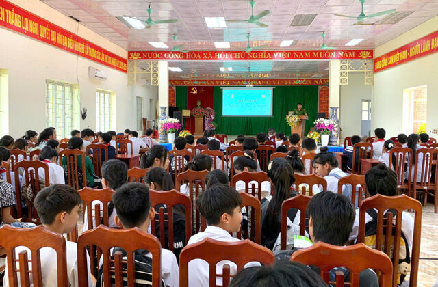 Extracurricular activities and life skills education are regularly organized by Tay Tien Primary and Secondary School. Photo: DVCC