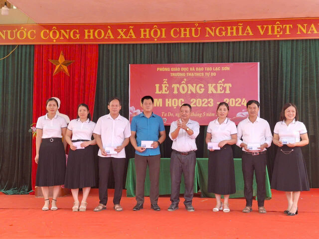 Tu Do Primary and Secondary School strives to successfully complete its tasks in the 2023-2024 school year. Photo: DVCC