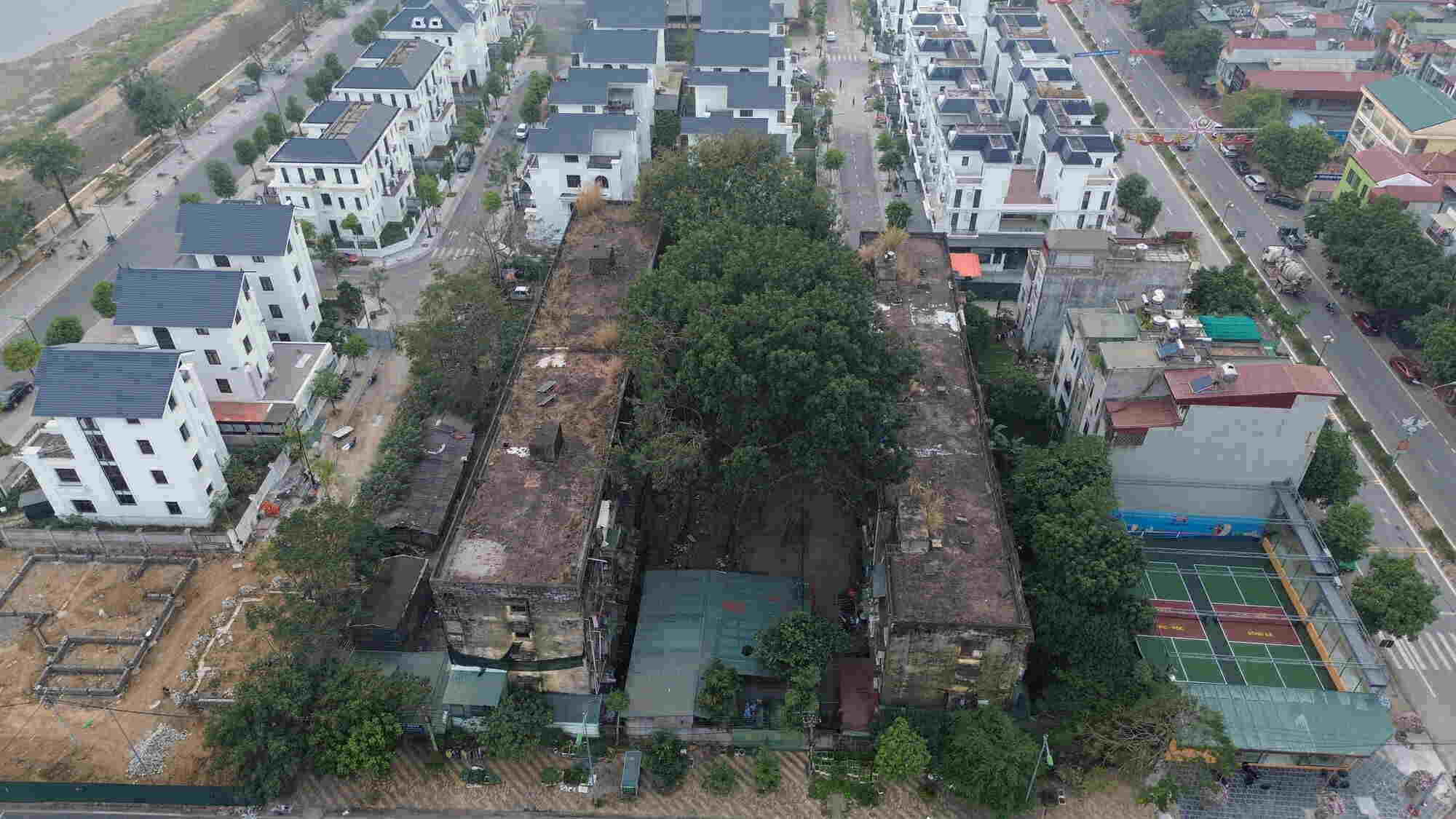 Panoramic view of the seriously degraded apartment complex located in the center of Hoa Binh city. Photo: Dang Tinh