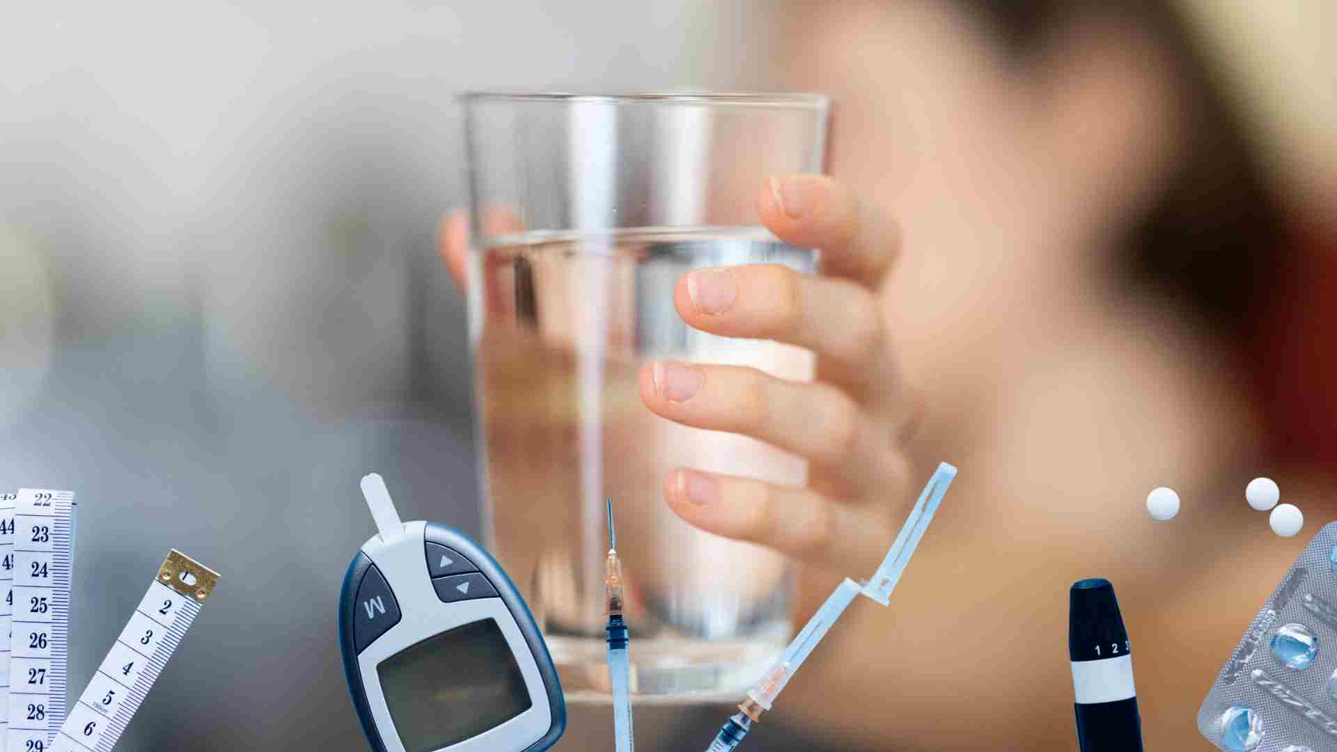 Drinking enough water is good for blood sugar levels. Graphics: Ha May