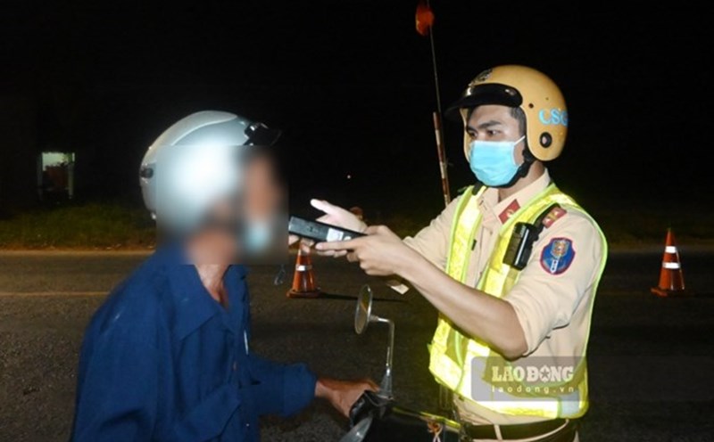 Motorbikes violating alcohol concentration will be fined up to 10 million VND. Photo: V.Quang