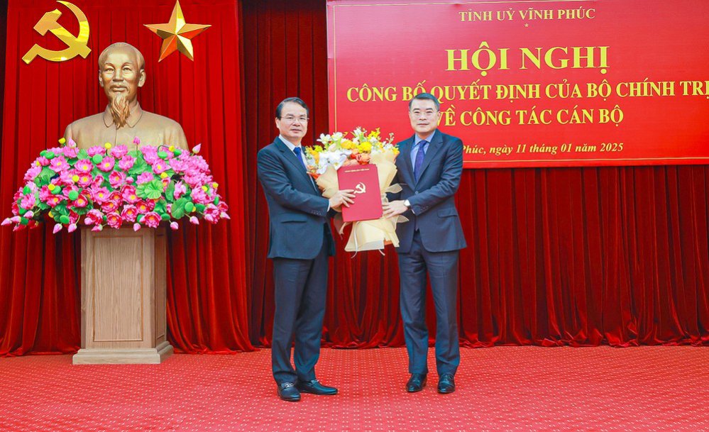 Mr. Dang Xuan Phong was transferred and appointed to hold the position of Secretary of Vinh Phuc Provincial Party Committee. Photo: Tra Huong/Vinh Phuc Newspaper