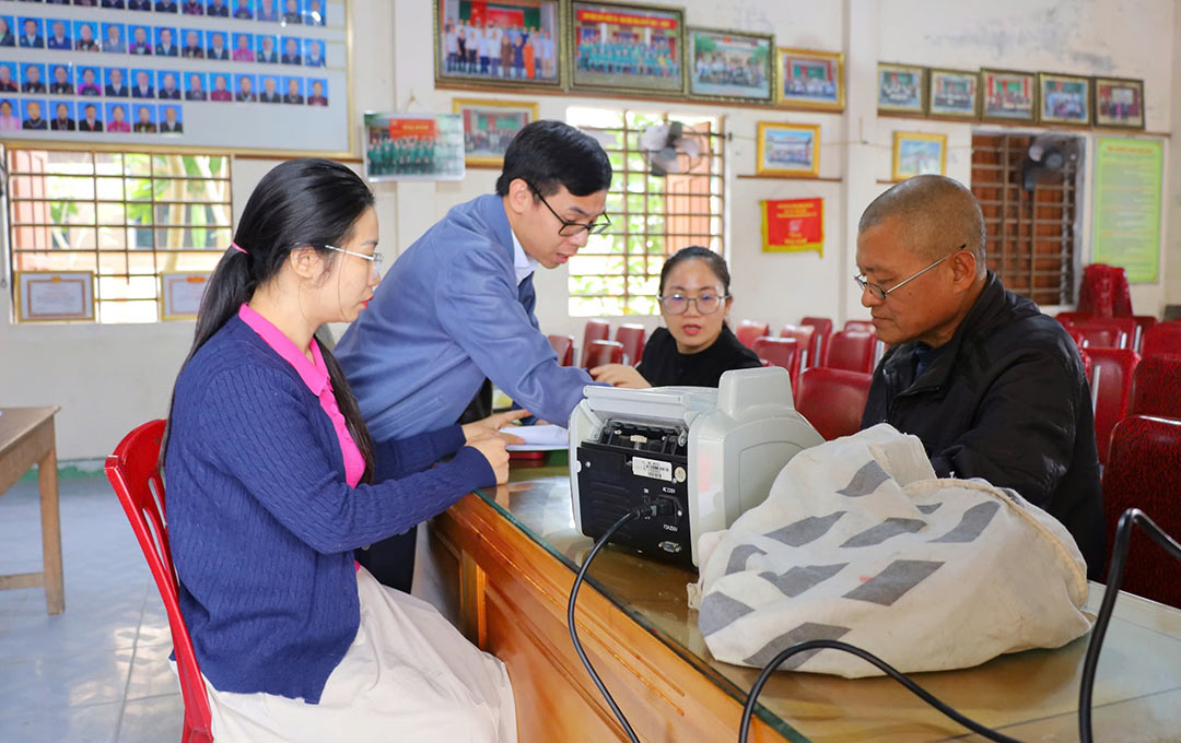 Sau khi được vận động, giải thích, hộ ông Nguyễn Văn Lộc đã nhận tiền và đồng ý bàn giao mặt bằng dự án. Ảnh: Quang Đại
