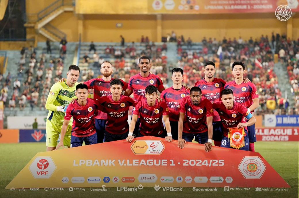 Hanoi Police face Kaya in the group stage of the Southeast Asian Club Football Championship. Photo: CAHN