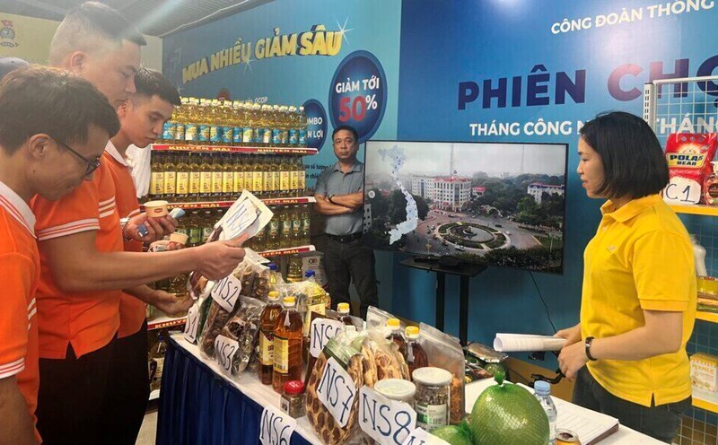 Trade union fair organized by Vietnam Information and Communications Trade Union. Photo: Minh Huong