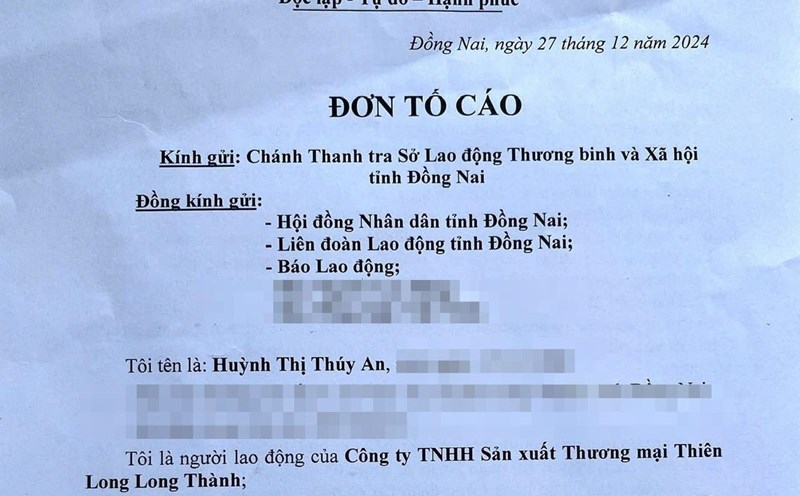Workers of Thien Long Long Thanh Production and Trading Company Limited (Dong Nai) sent a petition to Lao Dong Newspaper. Photo: HAC