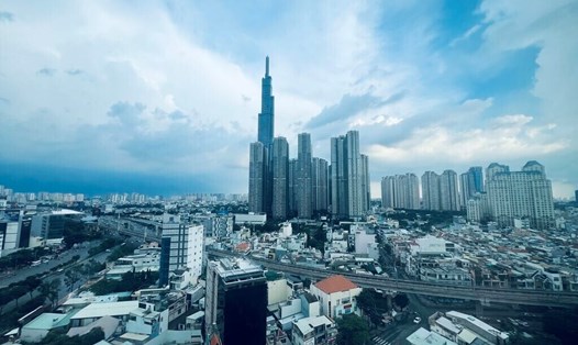 Thị trường bất động sản đang chịu áp lực tăng giá khi các chi phí liên quan không hề giảm. Ảnh: Bảo Chương