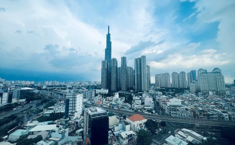 The real estate market is under pressure to increase prices as related costs do not decrease. Photo: Bao Chuong