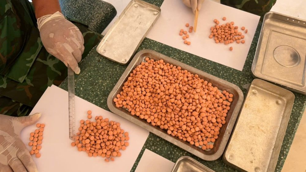 Subject transporting 1,713 synthetic drug tablets was arrested