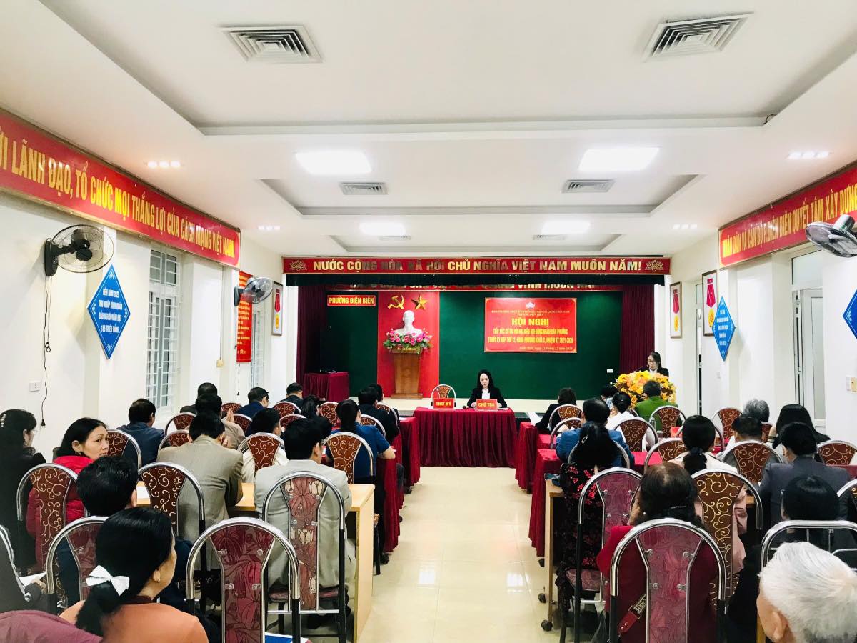 People and officials of Dien Bien ward, Thanh Hoa city, Thanh Hoa province were considered for the title "Labor Hero". Photo: Thanhhoa.gov.vn