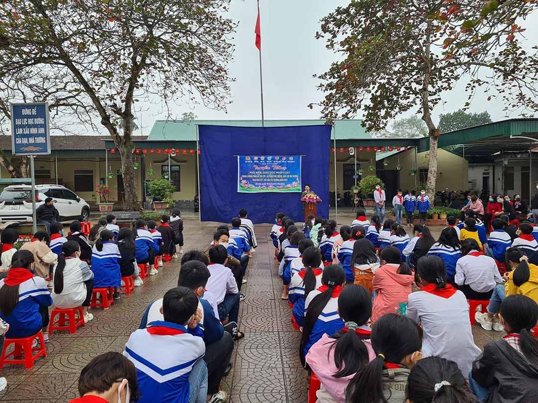 For many years, agencies and organizations in Nghe An province have regularly organized propaganda for students to pay attention to ensuring security and order, especially during Tet holiday. Photo: Hai Dang