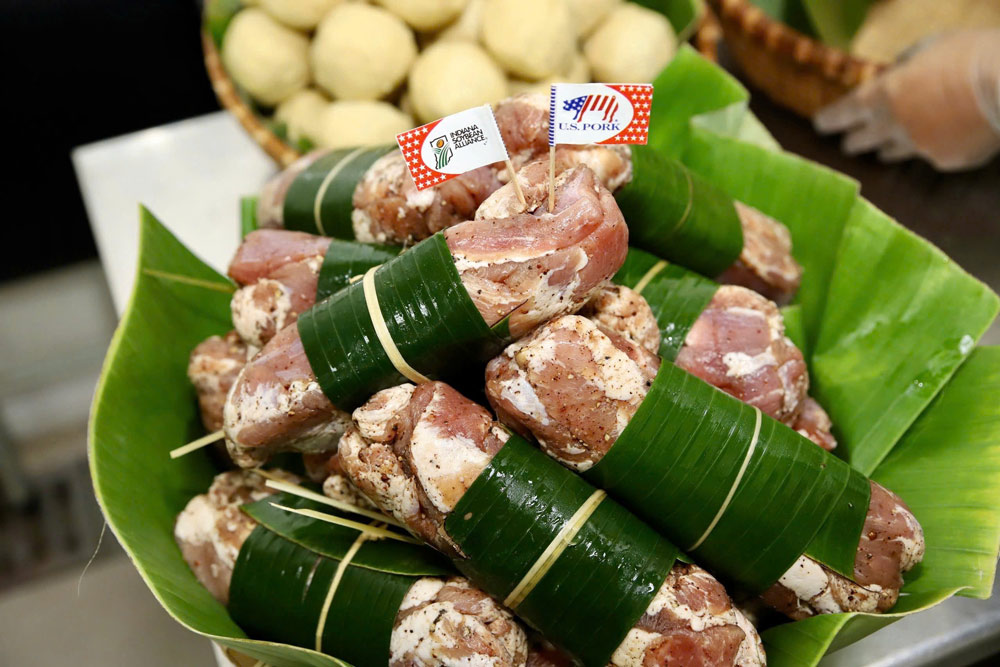 Diem noi bat cua chiec banh Tet suon heo My nam nay la su hoa quyen tuyet voi giua am thuc Viet - My.