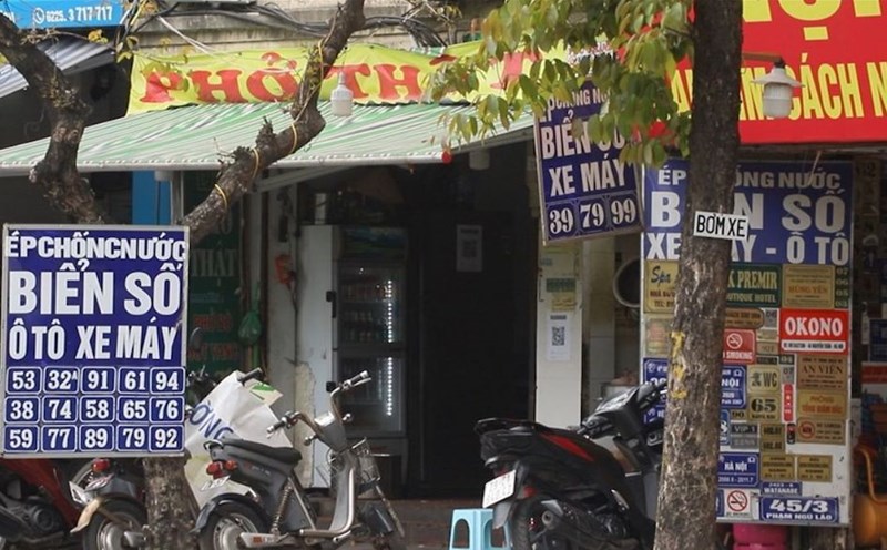 Fine up to 100 million VND for illegal license plate production.