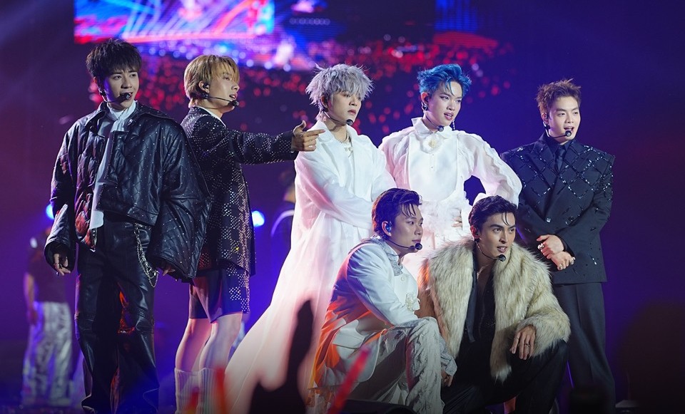 The Say Hi Brothers perform at the Wave 25 concert. Photo: Producer.