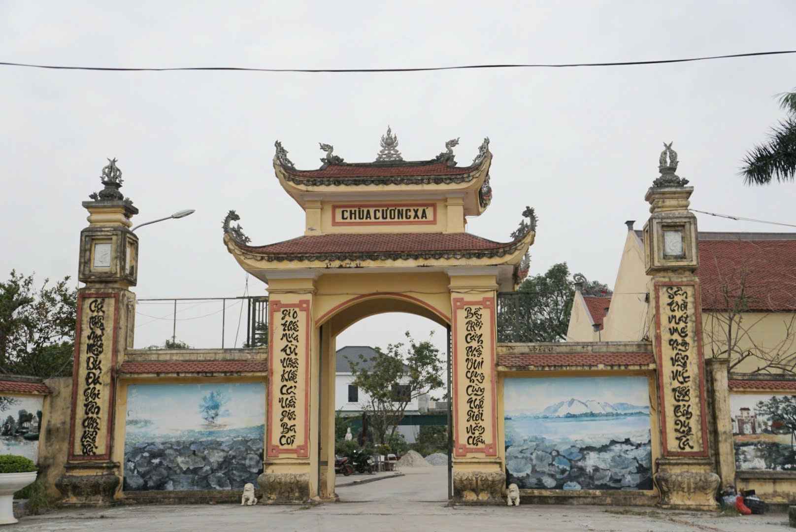 Cuong Xa Pagoda (Tan Hung Ward, Hai Duong City) is the first pagoda in Vietnam to have a system of stone walls carved with swastikas. Photo: Cong Hoa