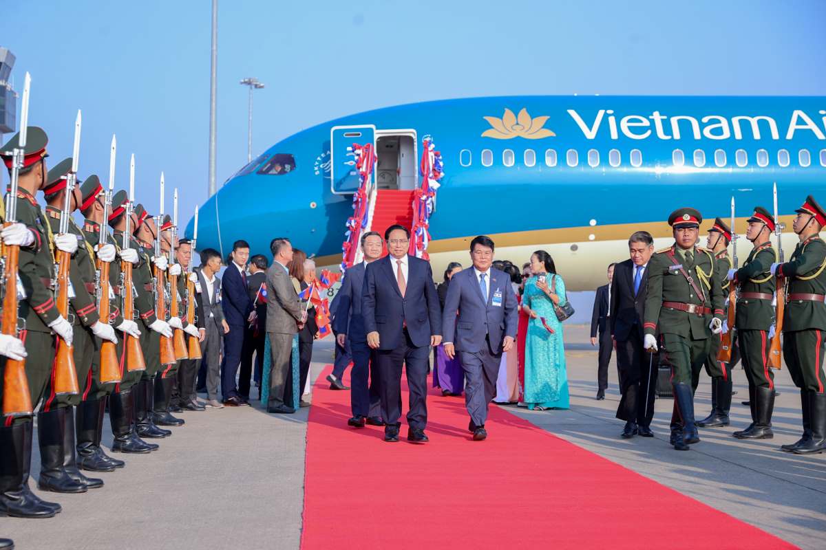 Prime Minister Pham Minh Chinh arrives in Vientiane, Laos. Photo: VGP