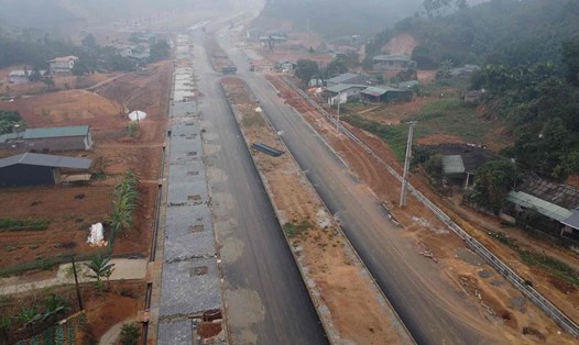 Tuyến nối đường Nguyễn Tất Thành đến đường Âu Cơ (TP Yên Bái) có tổng vốn đầu tư 300 tỉ đồng. Ảnh: Trần Bùi