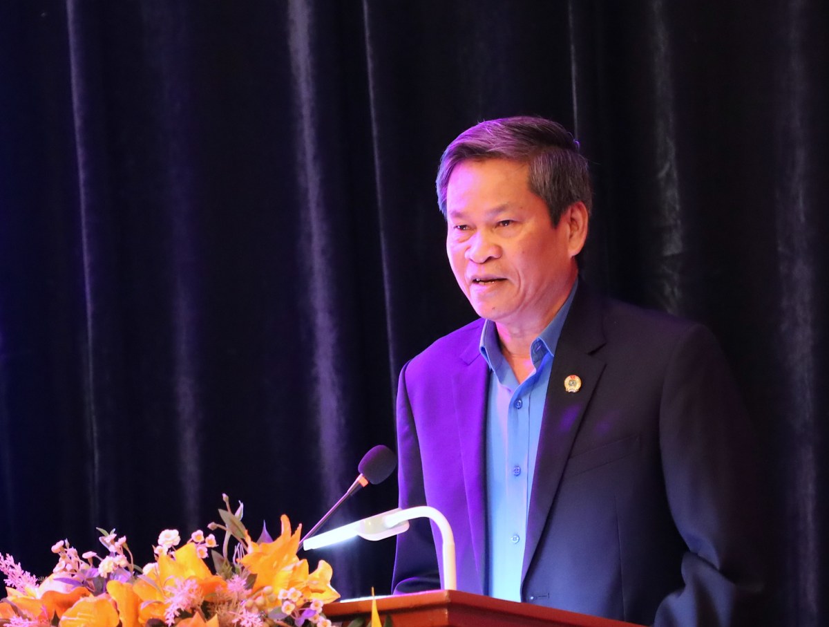 Vice President of the Vietnam General Confederation of Labor Huynh Thanh Xuan speaks at the conference. Photo: Linh Nguyen