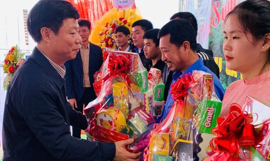 Tổ chức "Tết Sum vầy - Xuân ơn Đảng" cho lao động ga Lăng Cô. Ảnh: Trần Thi