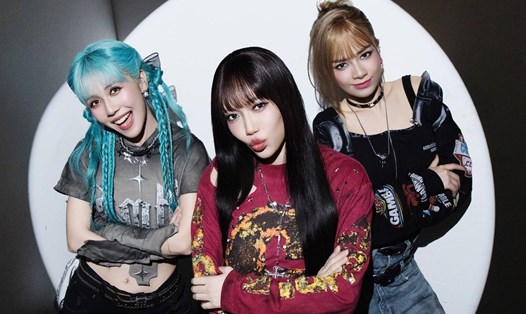 Diệu Nhi và các chị đẹp hát "Quăng hết đi". Ảnh: Nghệ sĩ cung cấp.