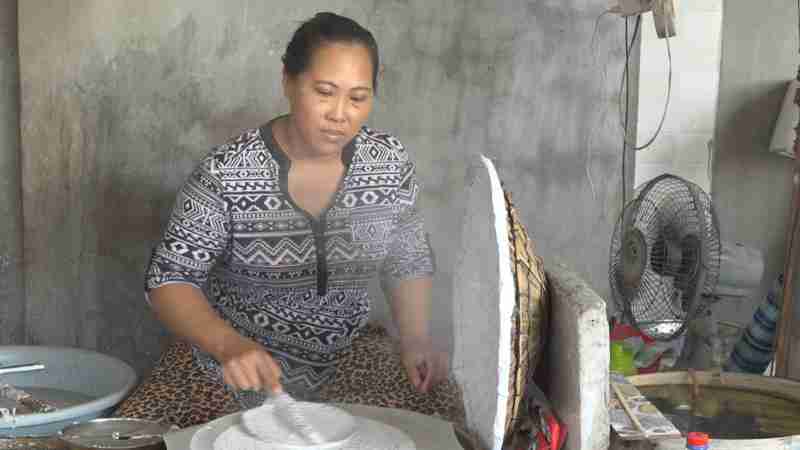 Lai Vung rice paper village is busy during Tet. Photo: Hoang Loc