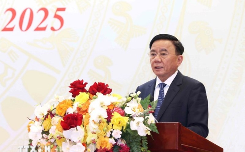 Standing member of the Secretariat Tran Cam Tu requested to propose a plan for scientific arrangement and streamlining to ensure progress with the Central Committee for Mass Mobilization and the Central Committee for Propaganda. Photo: VNA
