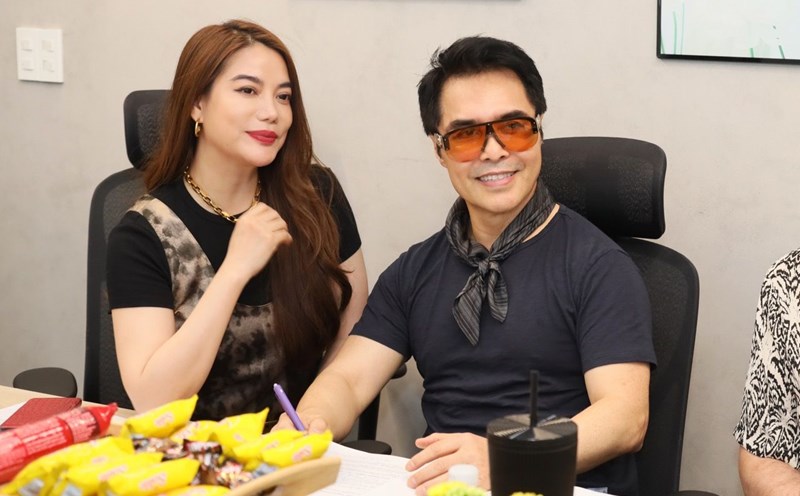 Truong Ngoc Anh and crew. Photo: Producer.