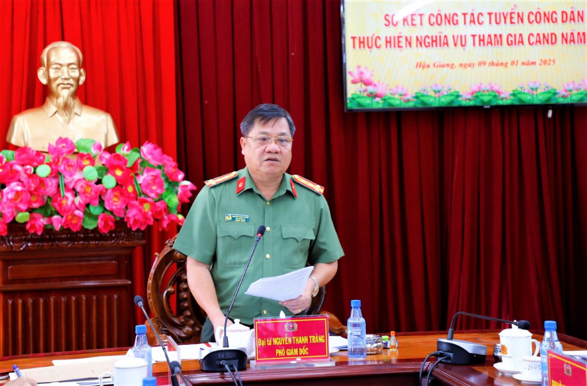 Đại tá Nguyễn Thanh Tràng - Phó Giám đốc Công an tỉnh phát biểu chỉ đạo Hội nghị. Ảnh: Công an Hậu Giang