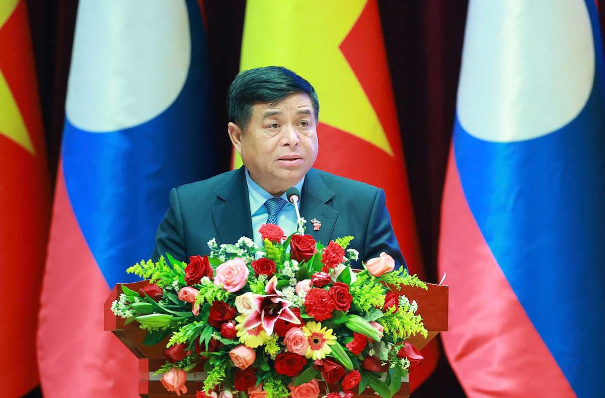 Minister of Planning and Investment Nguyen Chi Dung speaks at the Vietnam - Laos Investment Cooperation Conference 2025. Photo: MPI