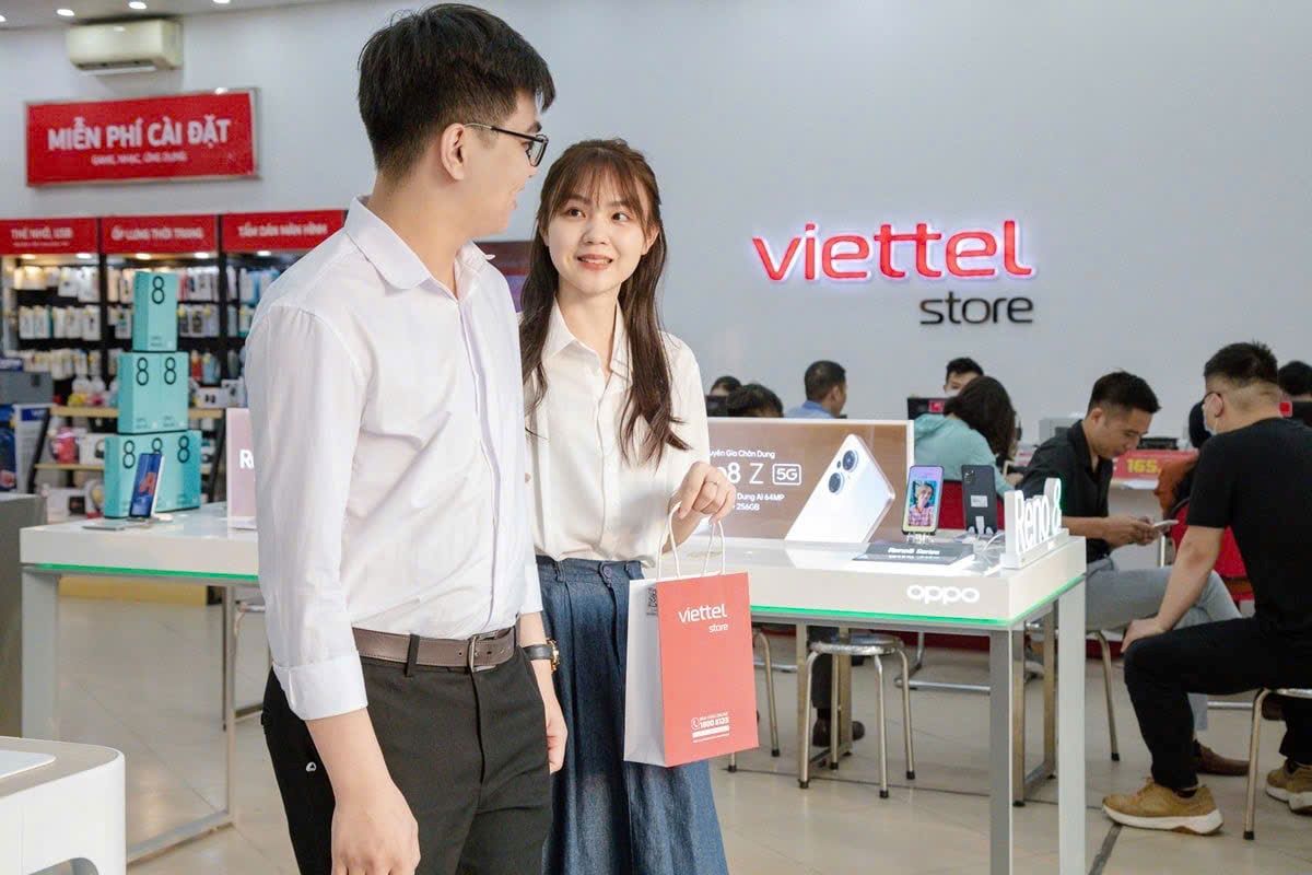 The smartphone market in Vietnam has had a prosperous year, with people's spending on phones also increasing. Photo: Minh Khue