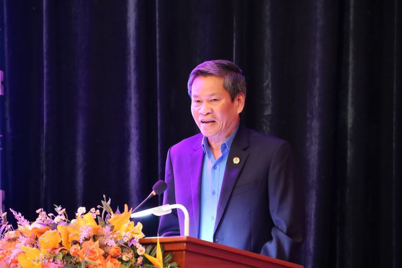 Vice President of the Vietnam General Confederation of Labor Huynh Thanh Xuan speaks at the conference. Photo: Linh Nguyen