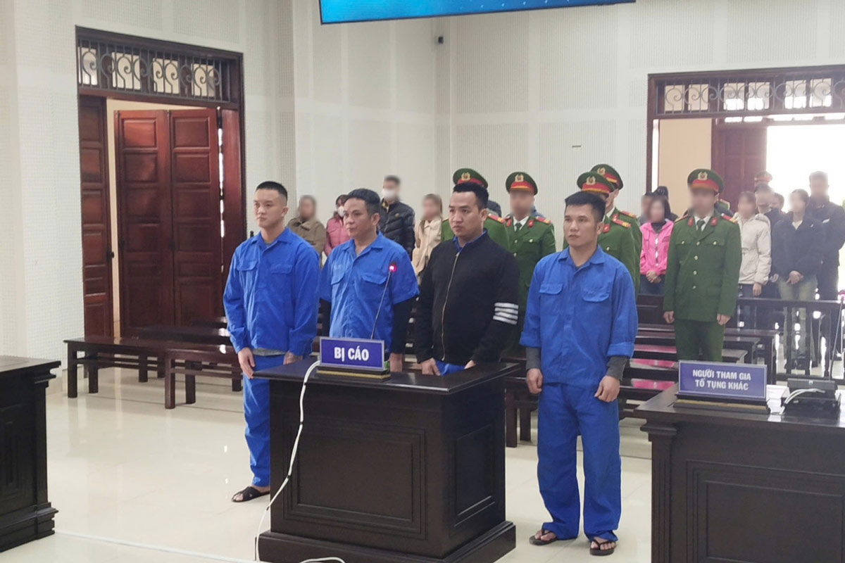 Tòa án nhân dân tỉnh Quảng Ninh mở phiên tòa xét xử các bị cáo về tội Tàng trữ trái phép chất ma túy”, “Tổ chức sử dụng trái phép chất ma túy. Ảnh: Công an Quảng Ninh