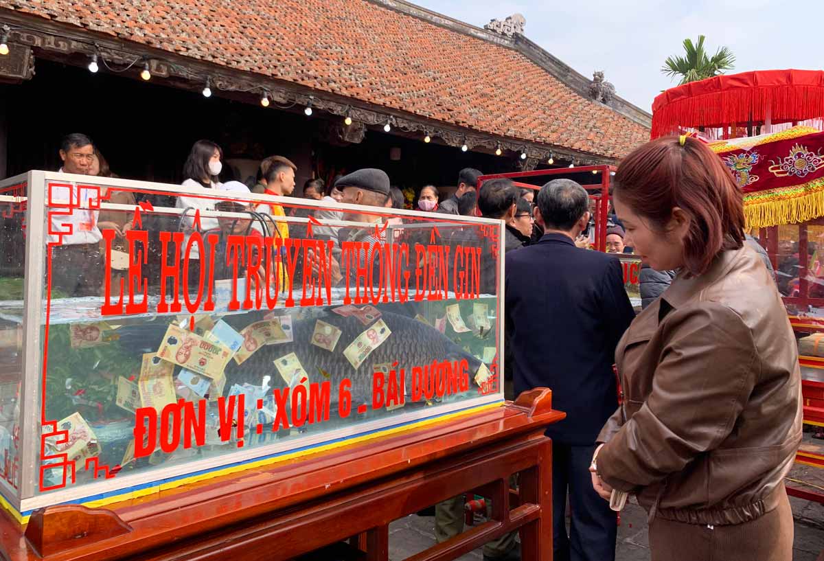 Gin Temple Festival (Nam Duong Commune, Nam Truc District, Nam Dinh Province). Photo: Luong Ha