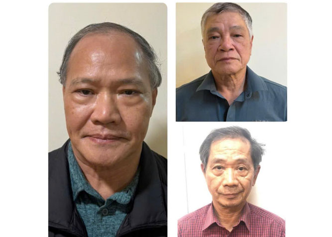 Bị can Hoàng Văn Thắng - nguyên Thứ trưởng Bộ NNPTNT (trái) cùng 2 bị can Trần Tố Nghị và Trần Văn Lăng (áo đỏ). Ảnh: Bộ Công an