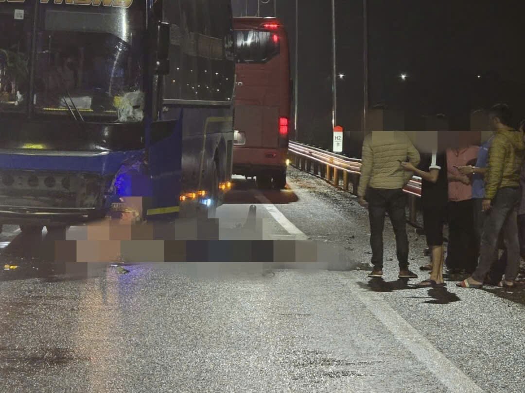 The scene of the accident that left one person dead. Photo: Quang An.