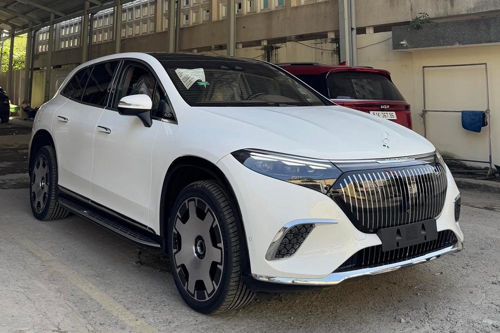 Mercedes-Maybach EQS 680 electric car registered in Vietnam attracts attention. Photo: Supercar In VietNam