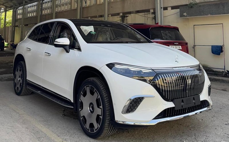 Mercedes-Maybach EQS 680 electric car registered in Vietnam attracts attention. Photo: Supercar In VietNam