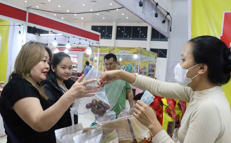 Da Nang opens 2025 spring fair with more than 250 booths. Photo: Kim Khanh