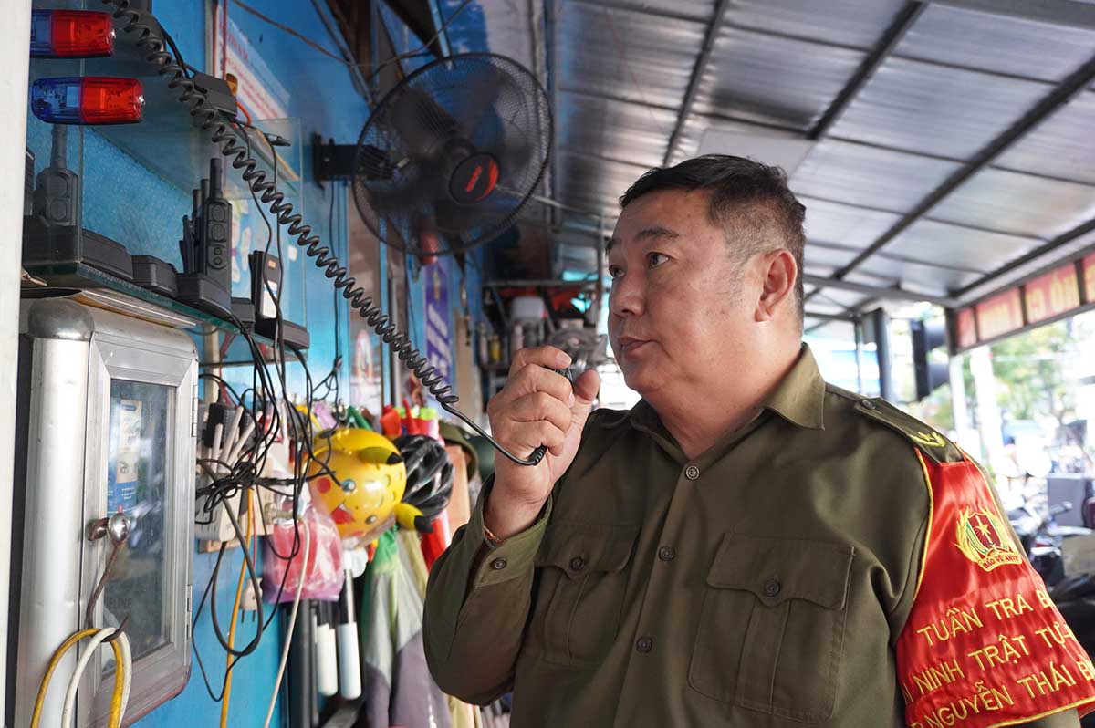 Tet of "silent footprints" keeping peace for the people. Photo: Nhu Quynh