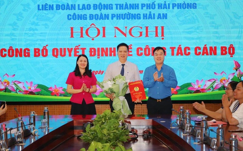 Mr. Nguyen Van Quang rose to become the Chairman of the Hai An Trade Union. Photo: Hai An Bridge - Hai Phong City