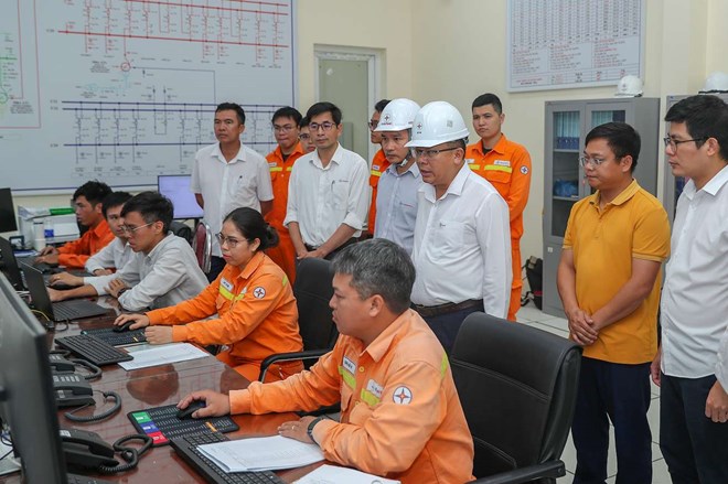 Dự án Đường dây 500kV Lào Cai - Vĩnh Yên đóng điện vượt tiến độ 8 tháng