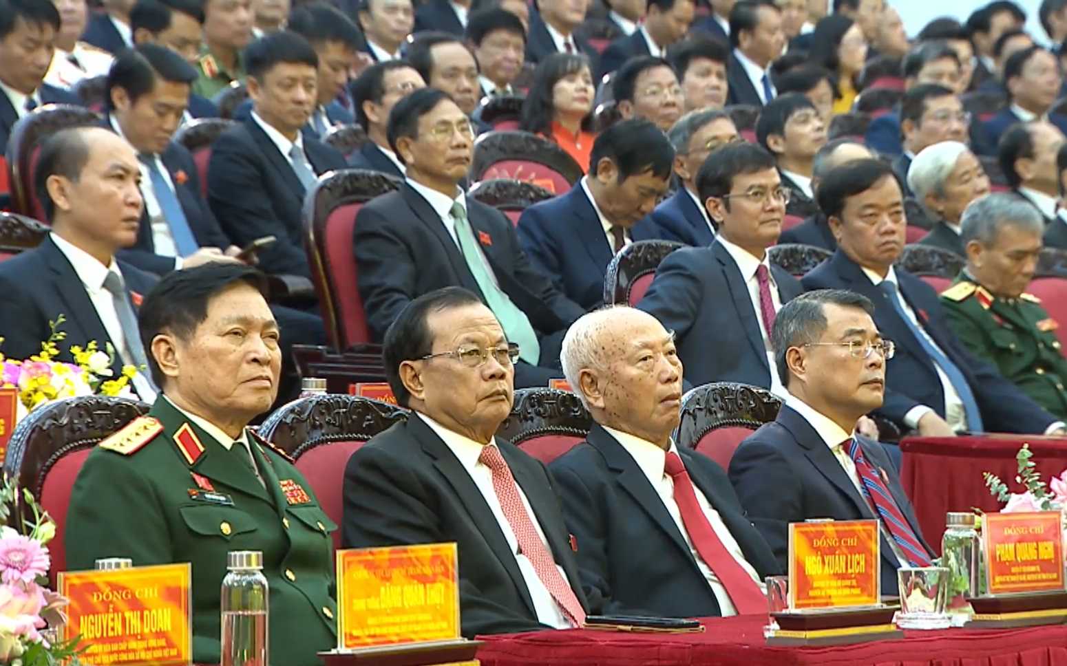 2025~2030년 임기 동안 제1차 닌빈성 당위원회 대표자 대회에 참석한 대표들. 사진: Nguyen Truong