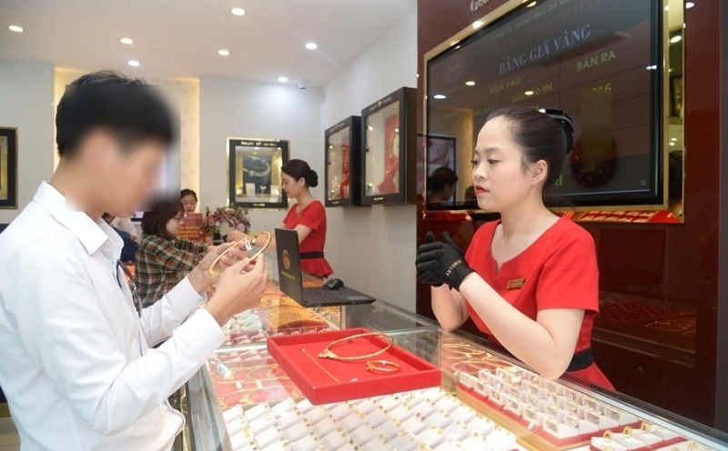 The Government stipulates that gold sales of VND20 million/day or more must be paid through bank accounts. Photo: VGP