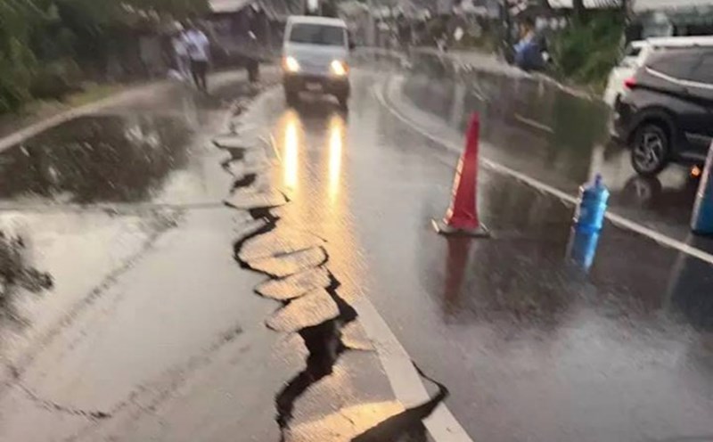 Roads in province of concededos were damaged after a 6.9-magnitude earthquake. Photo: Provincial Government of Cebu