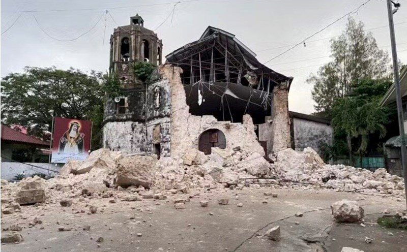 The mother church of the General Diocese of Santa Rosa de Lima in Daanbantayan town, Philippines was affected by an earthquake. Photo: Santa Rosa de Lima Cathedral