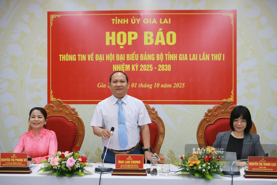 Mr. Rah Lan Chung - Standing Deputy Secretary of the Gia Lai Provincial Party Committee - chaired the press conference. Photo: Hoai Phuong