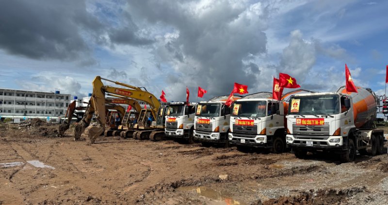 The Vinh Long Provincial Federation of Labor coordinated with the Vietnam General Confederation of Labor to start the Trade Union Social Housing Project. Photo: Hoang Loc