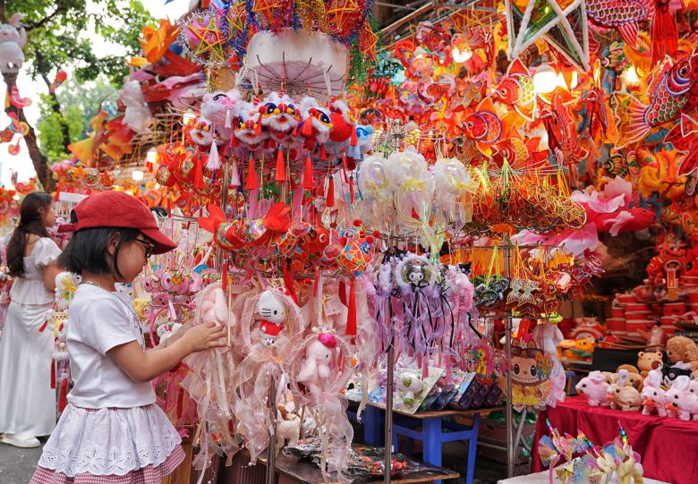 Hoa mat truoc the gioi do choi. Anh: Viet Van