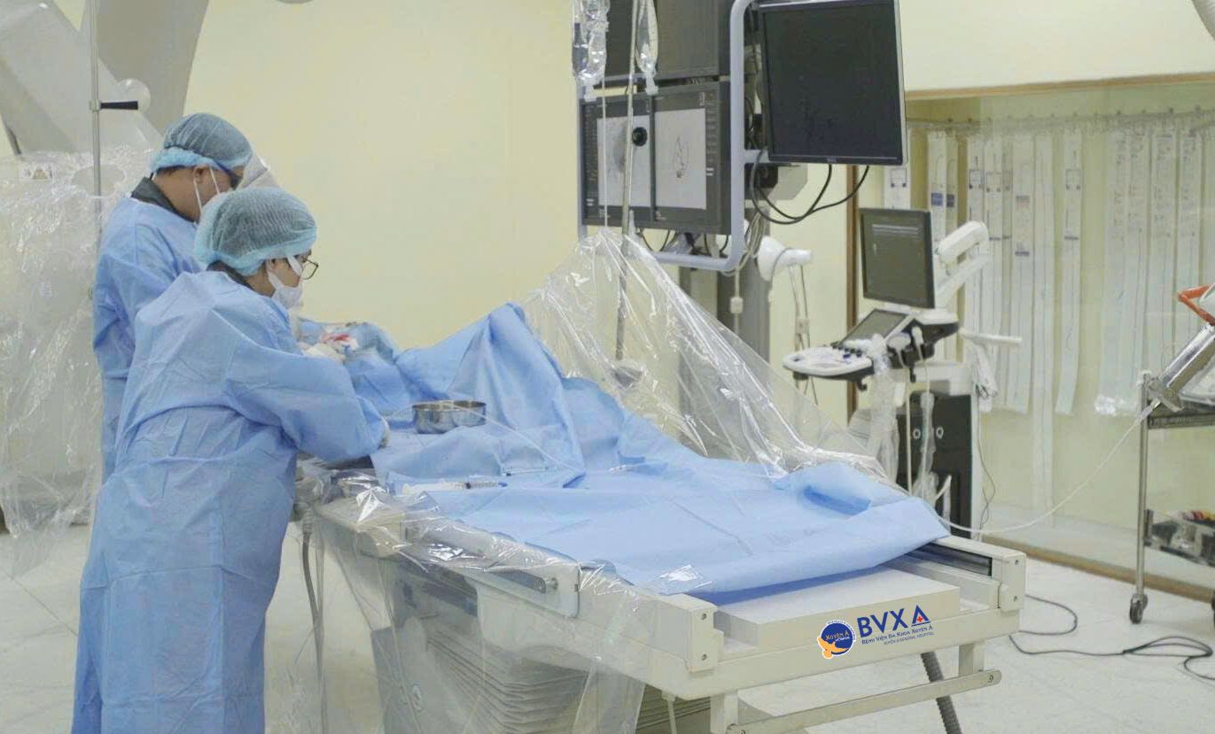 From pulmonary tuberculosis to bronchial blood vessel rupture complications, a man coughed up a lot of blood